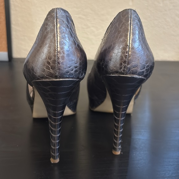 Marc Fisher platform 5” stiletto heels - Picture 3 of 5